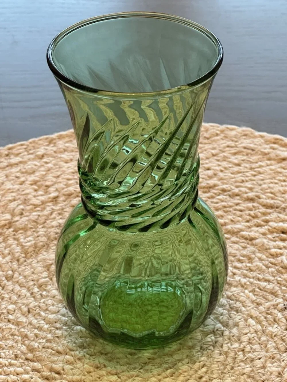 Vintage Indian Glass Vase Emerald Green Optic Swirl Rope Twist 31508 MCM 6.25